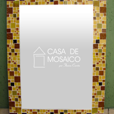 Espelho com borda em mosaico