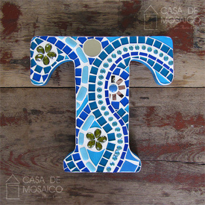 Letra de mosaico para decoração