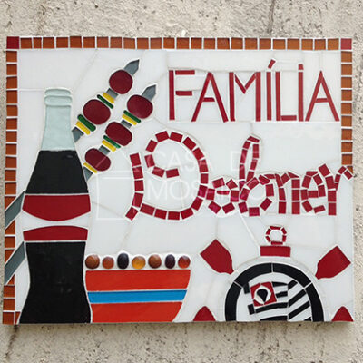 Quadro em mosaico com nome de família